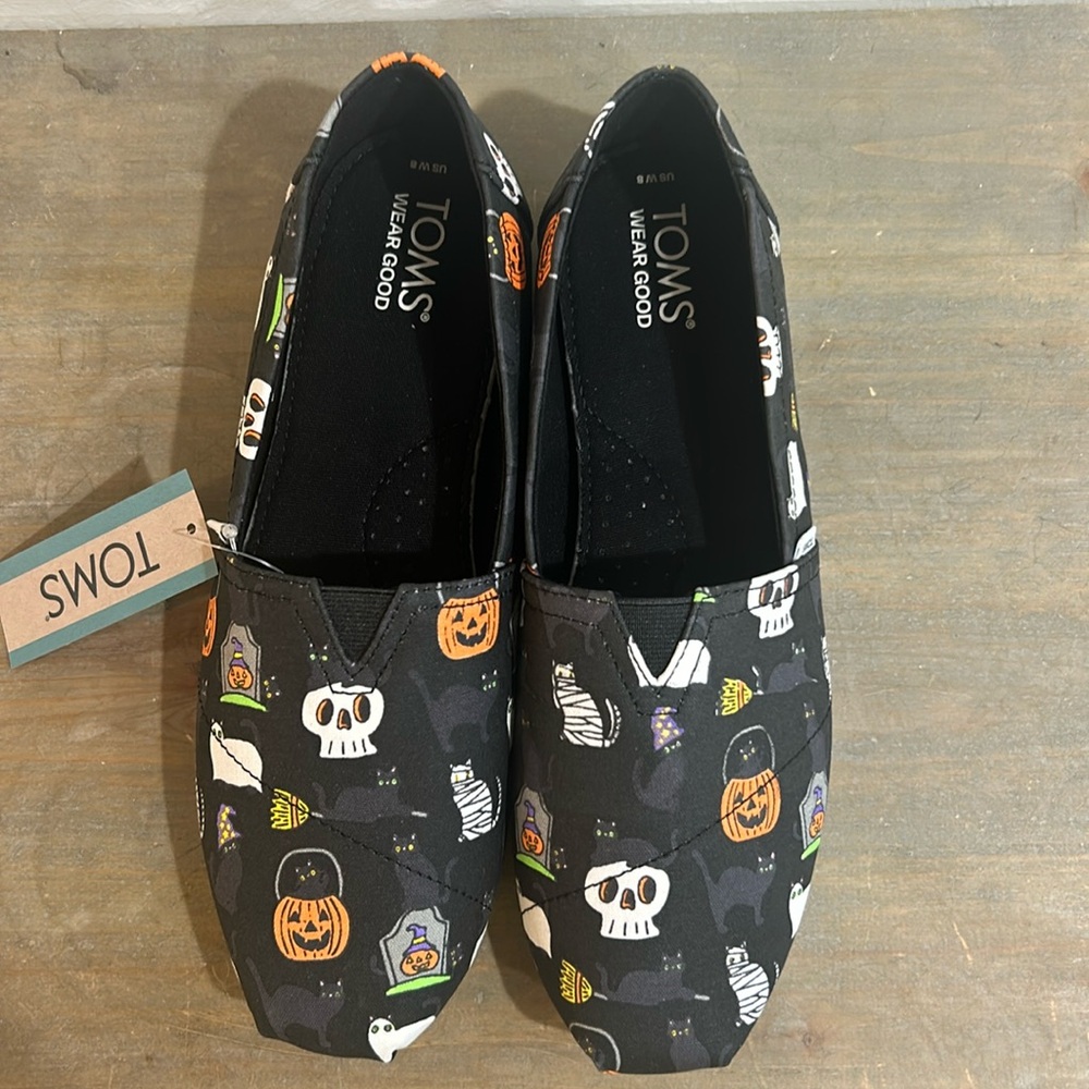 NWT Toms Halloween Black Cats Pumpkins Skulls Slip On Size 8 - Picture 4 of 7